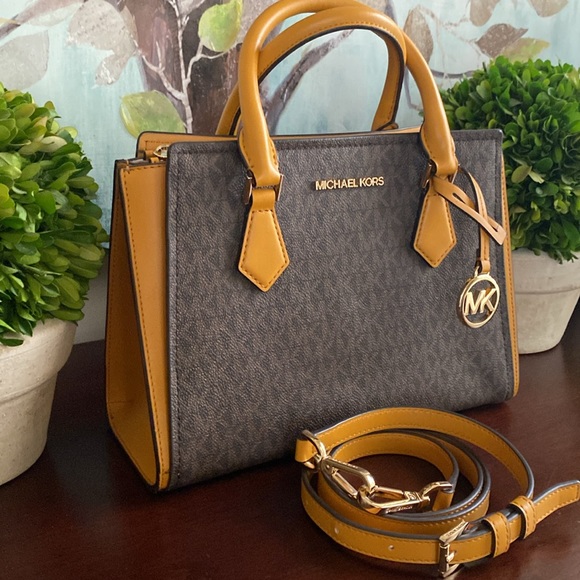 MICHAEL MK "HOPE" LOGO 🤎BROWN & MARIGOLD💛 MEDIUM MESSENGER BAG 💛LIKE NEW💛 - Picture 4 of 17